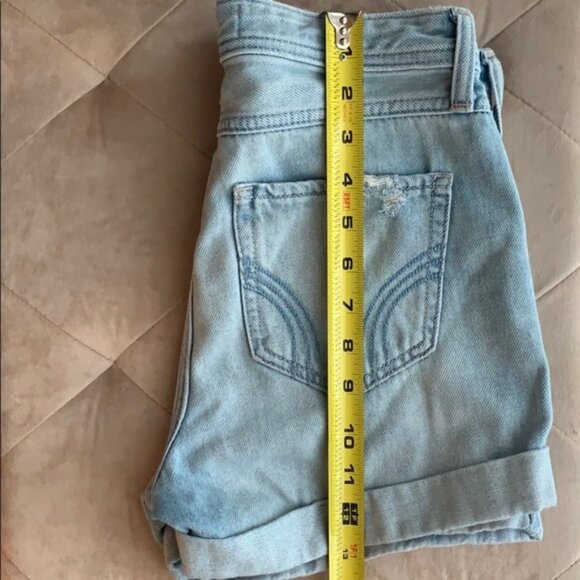 Hollister — high-rise boyfriend denim shorts - Picture 6 of 6